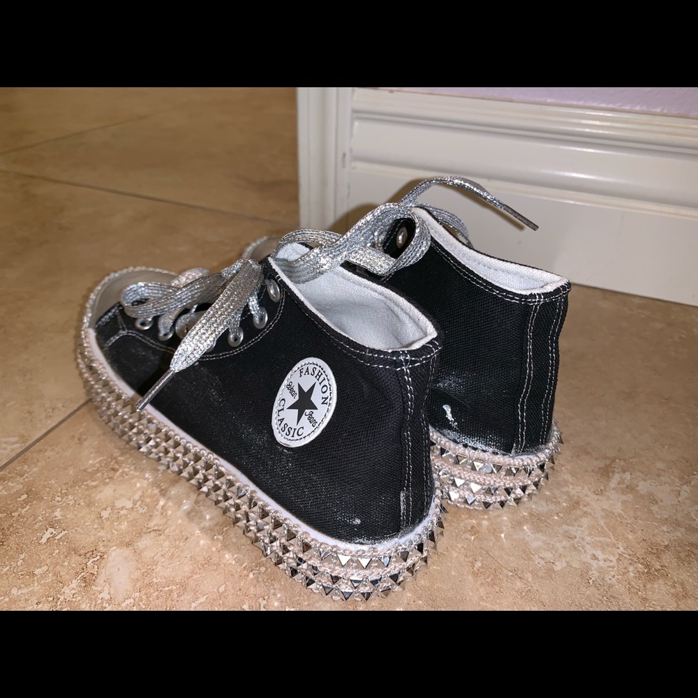 Shoes - Picture 4 of 5